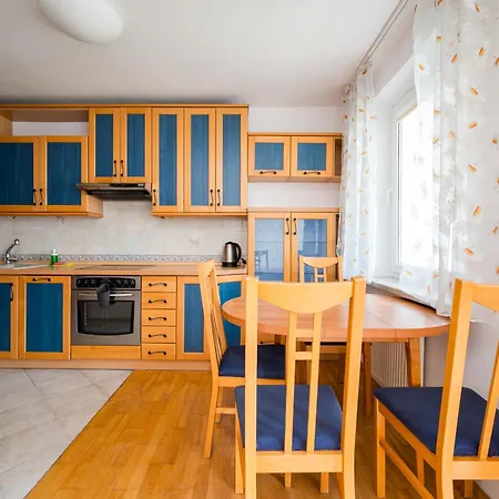 Metro Stoklosy Homely By Bookinghost شقة